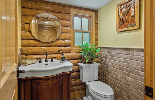 The Bigwood Cabin by Avantstay Hot Tub, Firepit, Pool Table, Private Yard - Photo 21