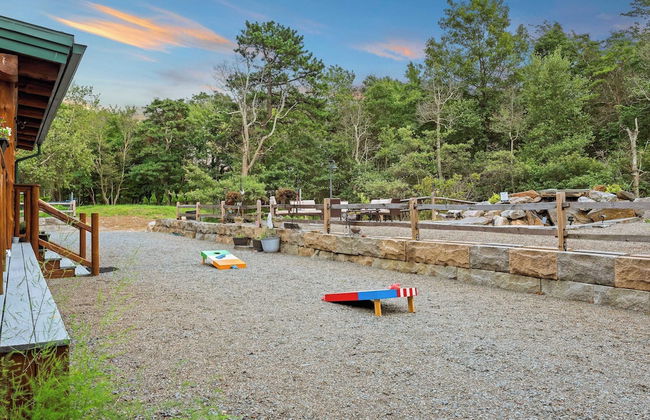 The Bigwood Cabin by Avantstay Hot Tub, Firepit, Pool Table, Private Yard - Photo 62