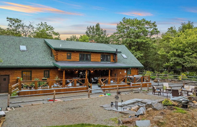 The Bigwood Cabin by Avantstay Hot Tub, Firepit, Pool Table, Private Yard - Photo 76