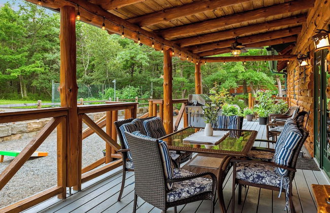 The Bigwood Cabin by Avantstay Hot Tub, Firepit, Pool Table, Private Yard - Photo 59