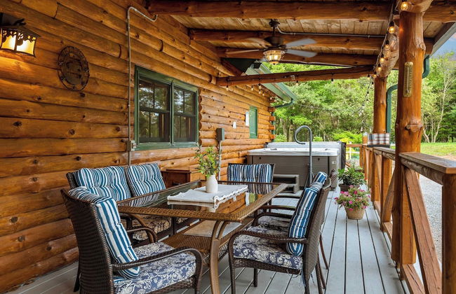 The Bigwood Cabin by Avantstay Hot Tub, Firepit, Pool Table, Private Yard - Photo 1