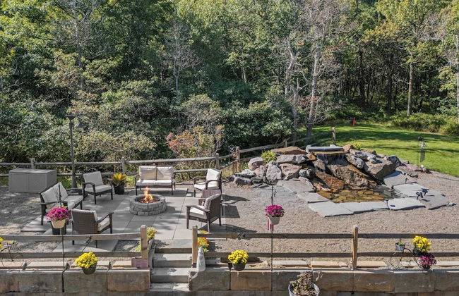 The Bigwood Cabin by Avantstay Hot Tub, Firepit, Pool Table, Private Yard - Photo 69