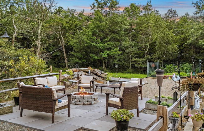 The Bigwood Cabin by Avantstay Hot Tub, Firepit, Pool Table, Private Yard - Photo 65
