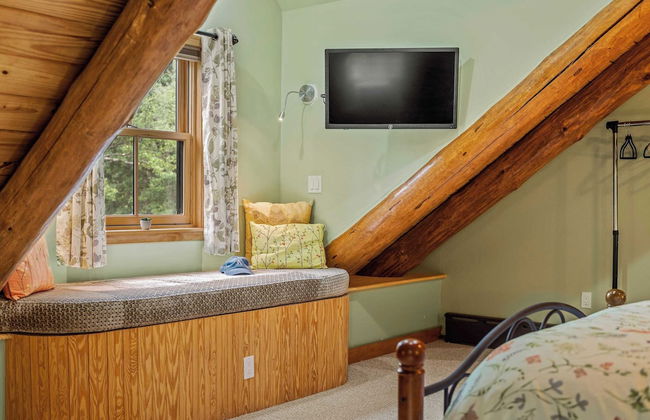 The Bigwood Cabin by Avantstay Hot Tub, Firepit, Pool Table, Private Yard - Photo 41