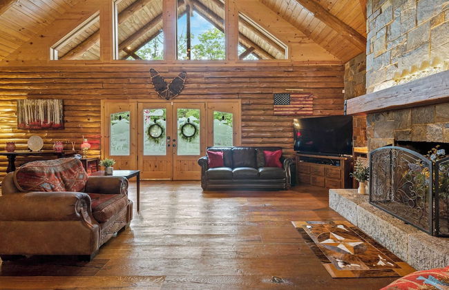 The Bigwood Cabin by Avantstay Hot Tub, Firepit, Pool Table, Private Yard - Photo 9