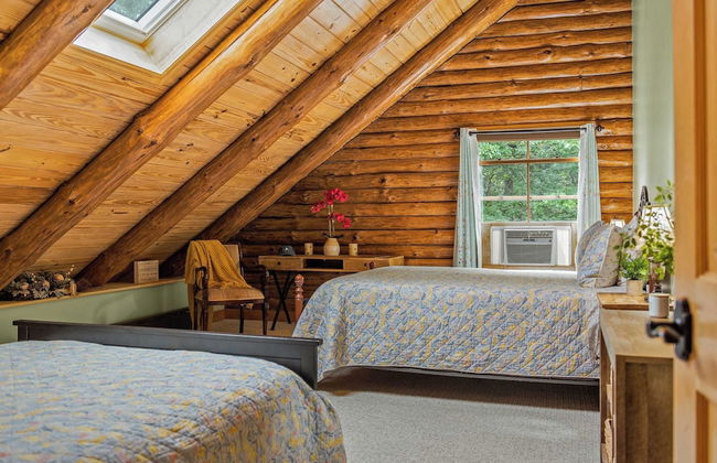 The Bigwood Cabin by Avantstay Hot Tub, Firepit, Pool Table, Private Yard - Photo 44