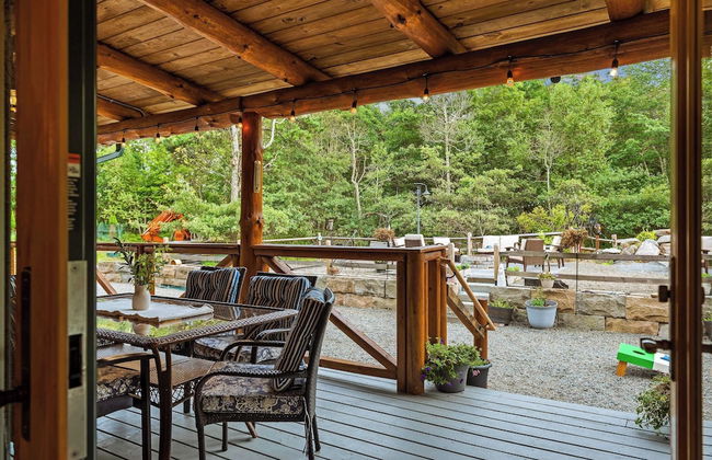 The Bigwood Cabin by Avantstay Hot Tub, Firepit, Pool Table, Private Yard - Photo 58