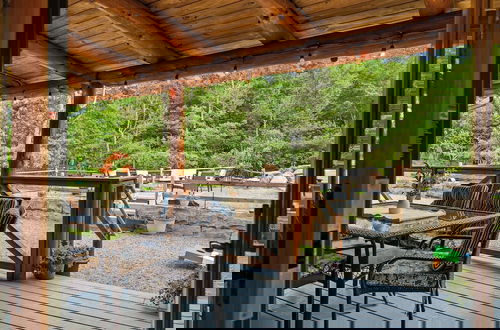 Foto 32 - The Bigwood Cabin by Avantstay Hot Tub, Firepit, Pool Table, Private Yard