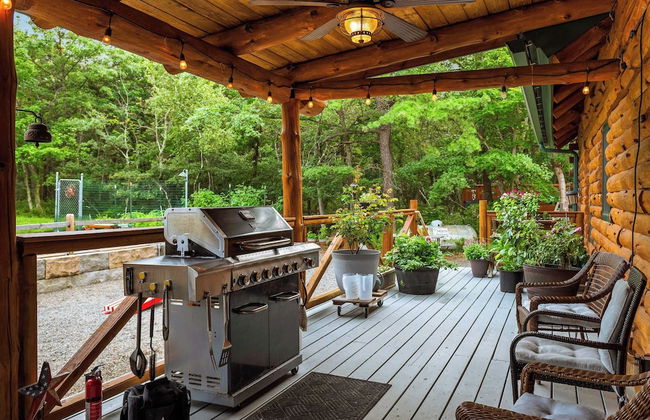 The Bigwood Cabin by Avantstay Hot Tub, Firepit, Pool Table, Private Yard - Photo 60