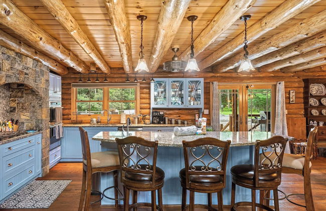 The Bigwood Cabin by Avantstay Hot Tub, Firepit, Pool Table, Private Yard - Photo 13