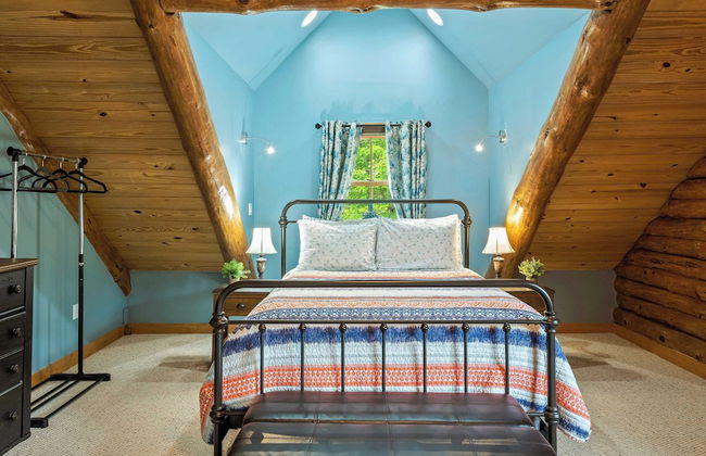 The Bigwood Cabin by Avantstay Hot Tub, Firepit, Pool Table, Private Yard - Photo 34