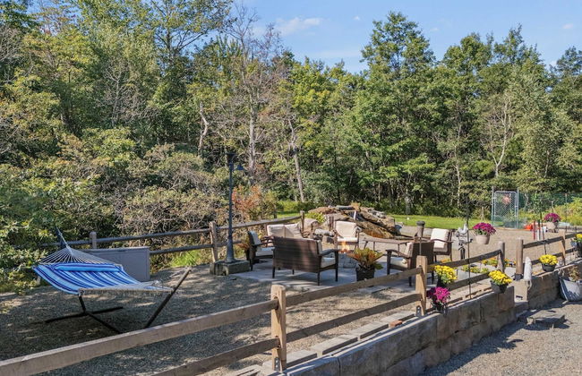 The Bigwood Cabin by Avantstay Hot Tub, Firepit, Pool Table, Private Yard - Photo 74