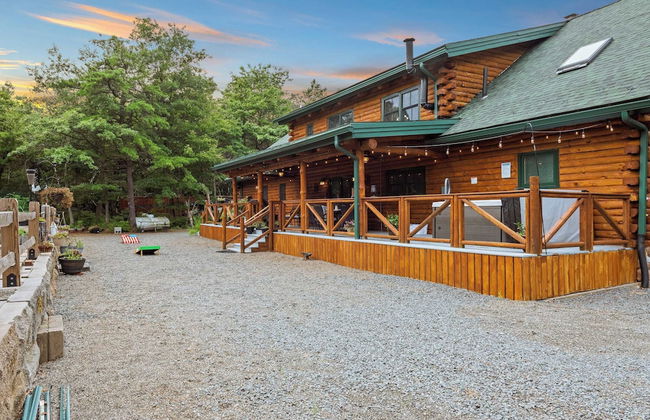 The Bigwood Cabin by Avantstay Hot Tub, Firepit, Pool Table, Private Yard - Photo 75