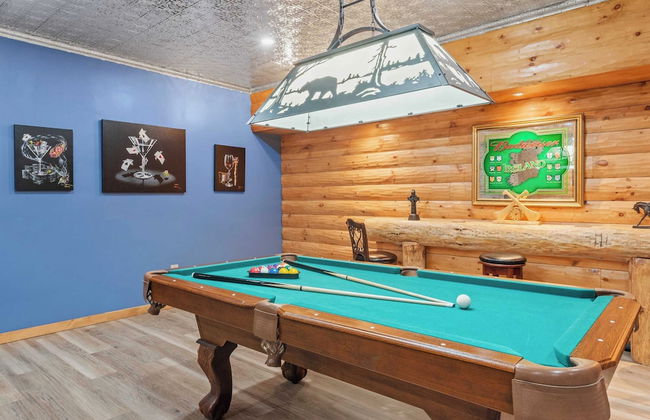 The Bigwood Cabin by Avantstay Hot Tub, Firepit, Pool Table, Private Yard - Photo 29