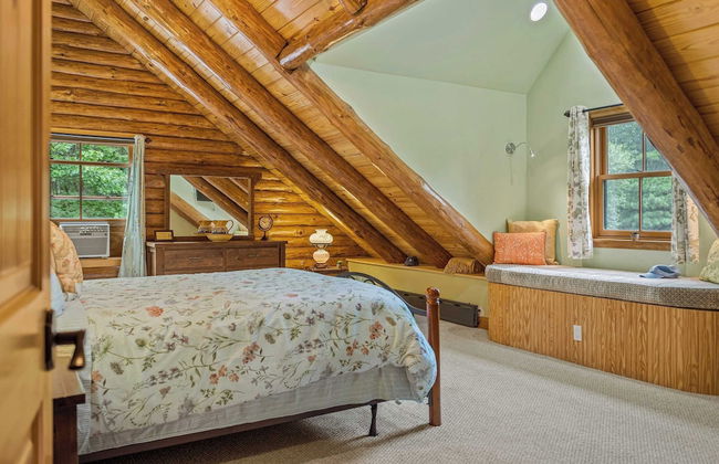 The Bigwood Cabin by Avantstay Hot Tub, Firepit, Pool Table, Private Yard - Photo 39