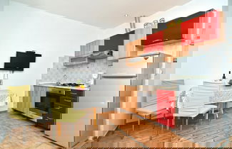 Foto 1 - Cozy Apartment With Shared Pool
