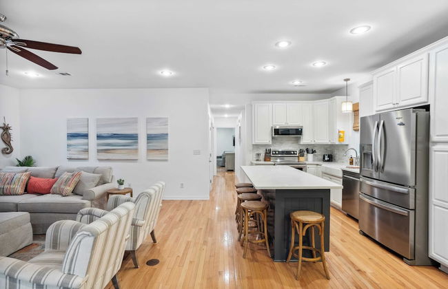 Dolphin Days by Avantstay Pool, 0.2mi to Beach! - Foto 11
