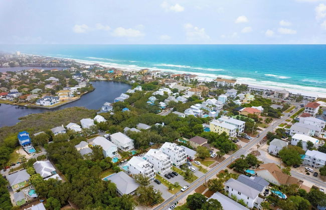 Dolphin Days by Avantstay Pool, 0.2mi to Beach! - Foto 3
