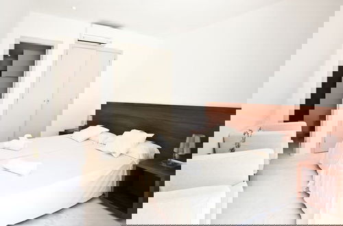 Foto 13 - Beautiful Villa in Inviting Space