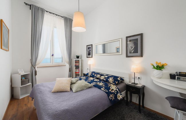 Apartment With View - Photo 4