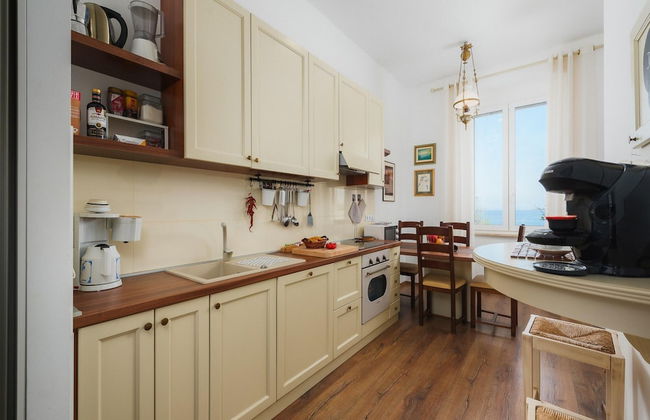 Apartment With View - Photo 5