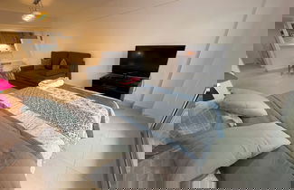 Foto 2 - Splendid, Modern, and Cozy With Pool