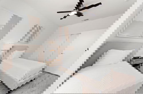 Foto 4 - Boutique Retreat, Azzure Resort, Near Orlando And Disney By Shine Villas 6 Bedroom Townhouse