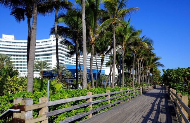 Fontainebleau Tresor Bay/ocean View Junior Suite 1 Bedroom Hotel Room - Photo 17