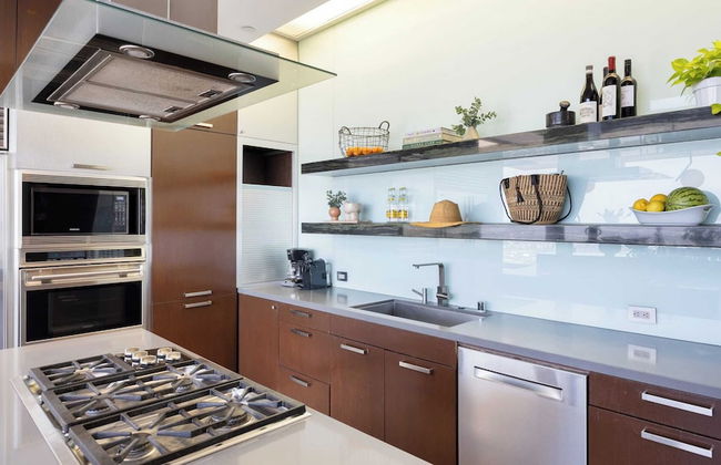 Hollywood Overlook by Avantstay Private Pool + Hot Tub Panoramic Views - Photo 11