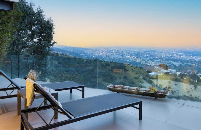 Hollywood Overlook by Avantstay Private Pool + Hot Tub Panoramic Views - Photo 17