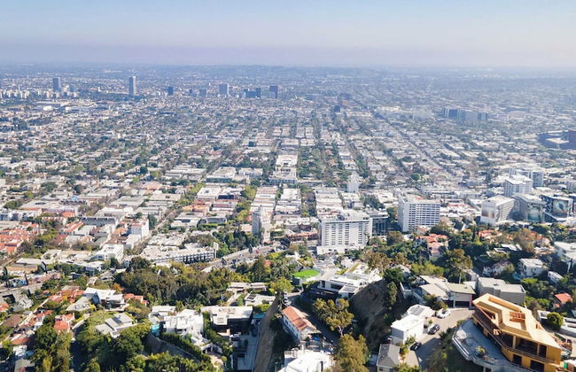 Hollywood Overlook by Avantstay Private Pool + Hot Tub Panoramic Views - Photo 45