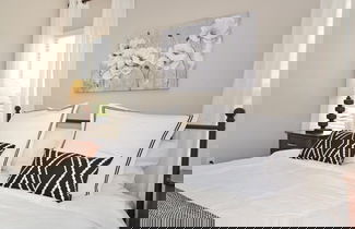 Foto 3 - Summer Sparkle 4 Bedroom Home by RedAwning