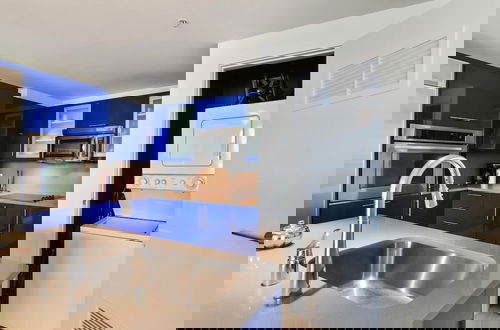 Foto 11 - 5-star Condo at The W Residences 1BR by Oneluxstay