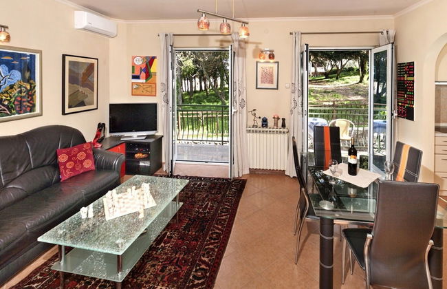 Graceful Apartment in Nature - Photo 5