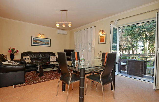 Graceful Apartment in Nature - Photo 6