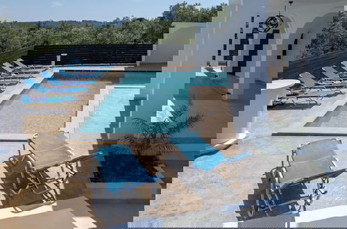 Foto 58 - Gigi Star Luxury ApartVilla with Pool, Sea View