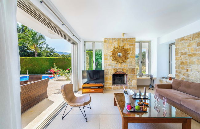 Villa Zoey - Photo 2