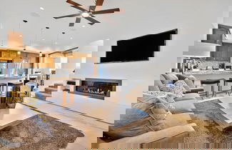 Photo 2 - 4 Br Roof Deck Hot Tub Steps to Beach Dining
