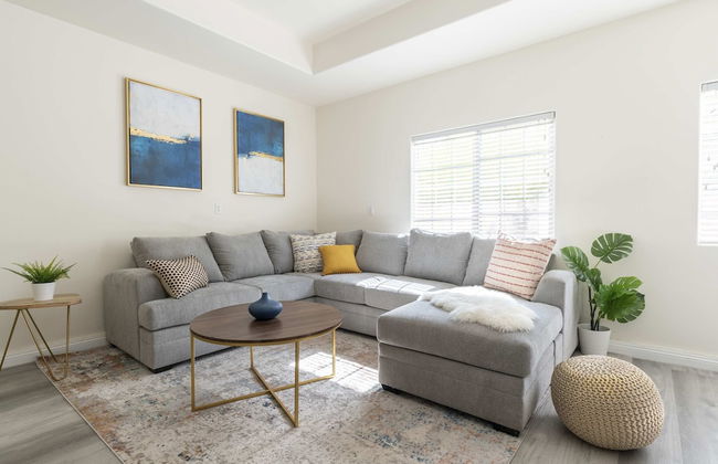 Chic & Cozy Home - Perfect Southern California Getaway - Photo 1