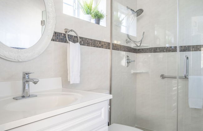 Chic & Cozy Home - Perfect Southern California Getaway - Photo 35