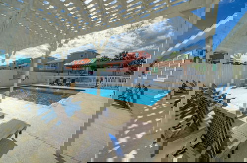 Foto 26 - Minutes to the Beach w/ Pool, Sleeps 8 Two Condos: Costa Bahia