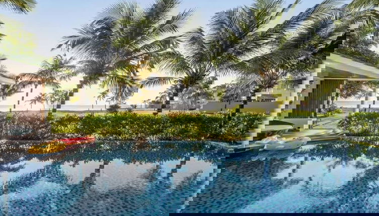 Foto 1 - 8BR Beachfront Eden: Luxury Events & Getaways