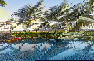 Foto 1 - 8BR Beachfront Eden: Luxury Events & Getaways