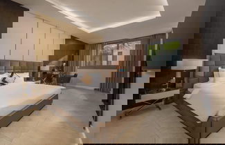Foto 3 - 8BR Beachfront Eden: Luxury Events & Getaways