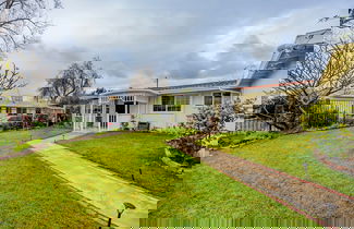 Foto 2 - Modern Luxury in San Gabriel Valley Retreat