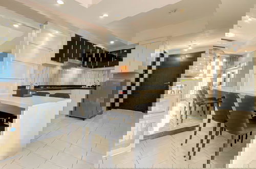 Foto 27 - Best Location And Cozy 2Br At The Wave Kuningan Apartment