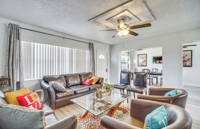Family-friendly 4BR Home: Full Kitchen, Near Beach - Foto 1
