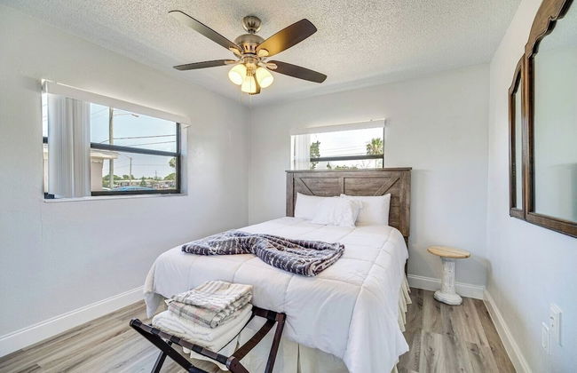 Family-friendly 4BR Home: Full Kitchen, Near Beach - Foto 16