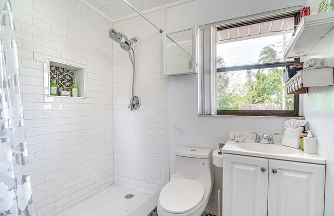 Family-friendly 4BR Home: Full Kitchen, Near Beach - Foto 4