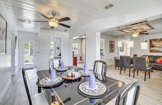 Family-friendly 4BR Home: Full Kitchen, Near Beach - Foto 25